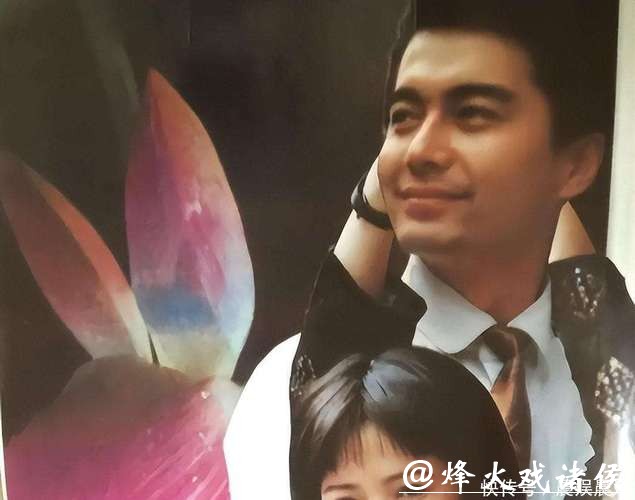 许亚军美国陪子用餐！儿子称父亲从未缺位，缺席葬礼为何？